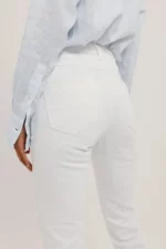 cropped look ecru jeans